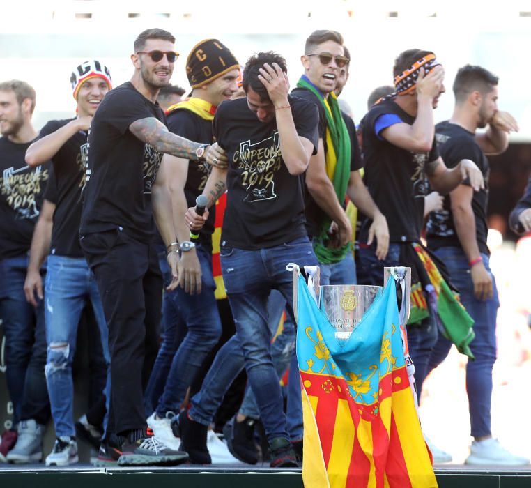 La fiesta del Valencia CF con la afición