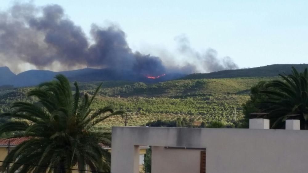 Un incendio amenaza la Calderona en Gátova