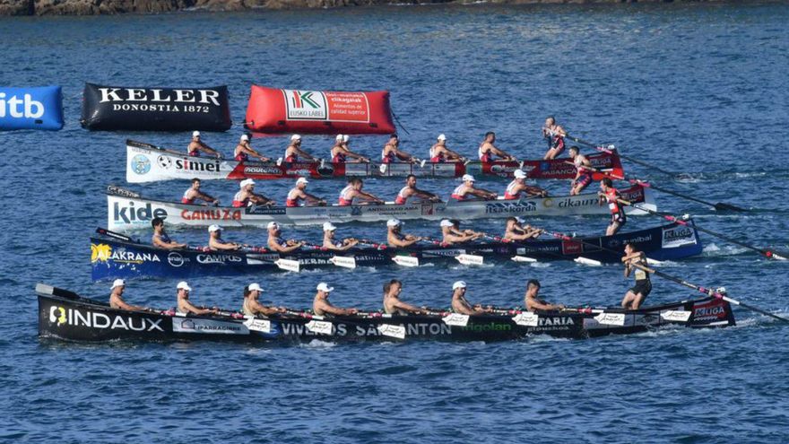 Embarcaciones en la bandera Cidade da Coruña de 2024.
