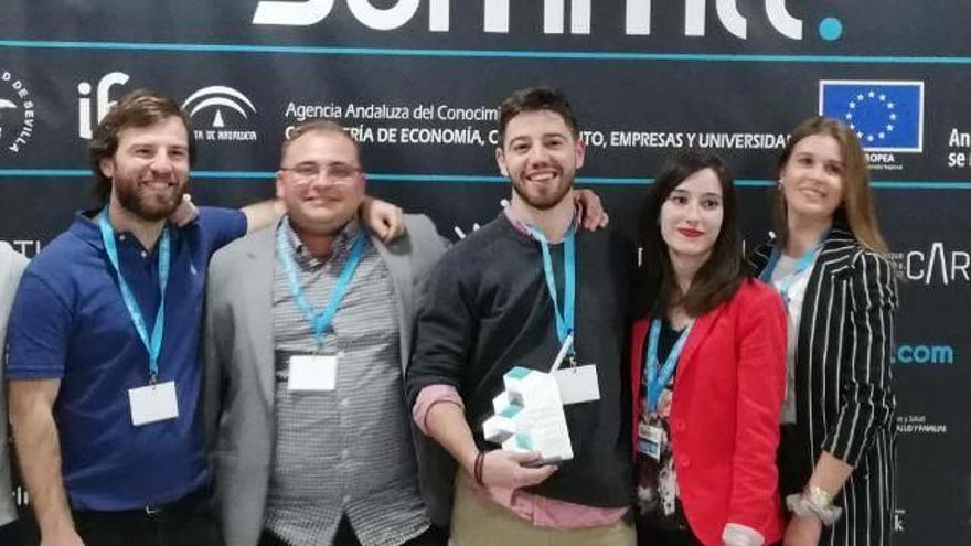 En la imagen, los componentes del equipo de la propuesta Smart Pill Alert.