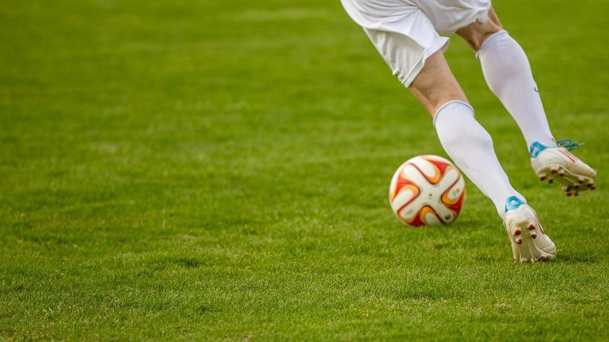 Este famoso futbolista se queda en la calle después de que su exmujer le echara de su casa