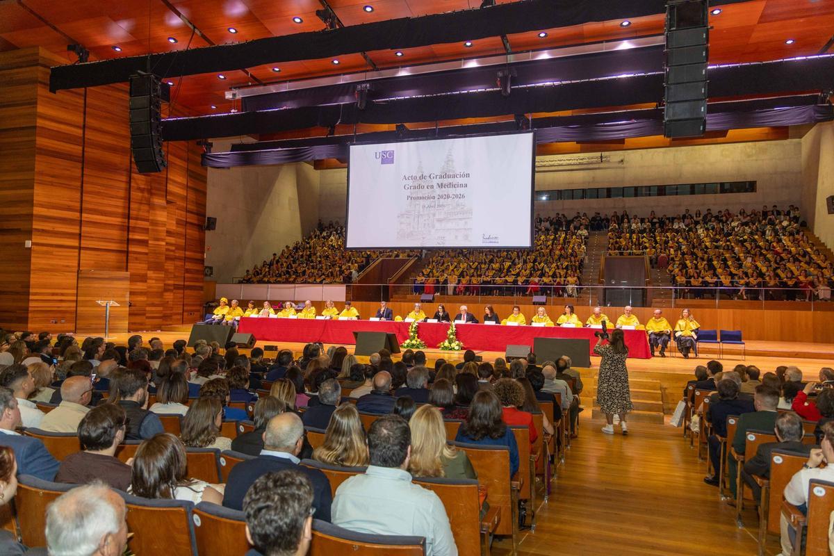 Trescientos alumnos de Medicina de la USC se gradúan con Victoria Sampayo y Andrés Soto como padrinos de la promoción Trescientos alumnos de Medicina de la USC se gradúan con Victoria Sampayo y Andrés Soto como padrinos de la promoción