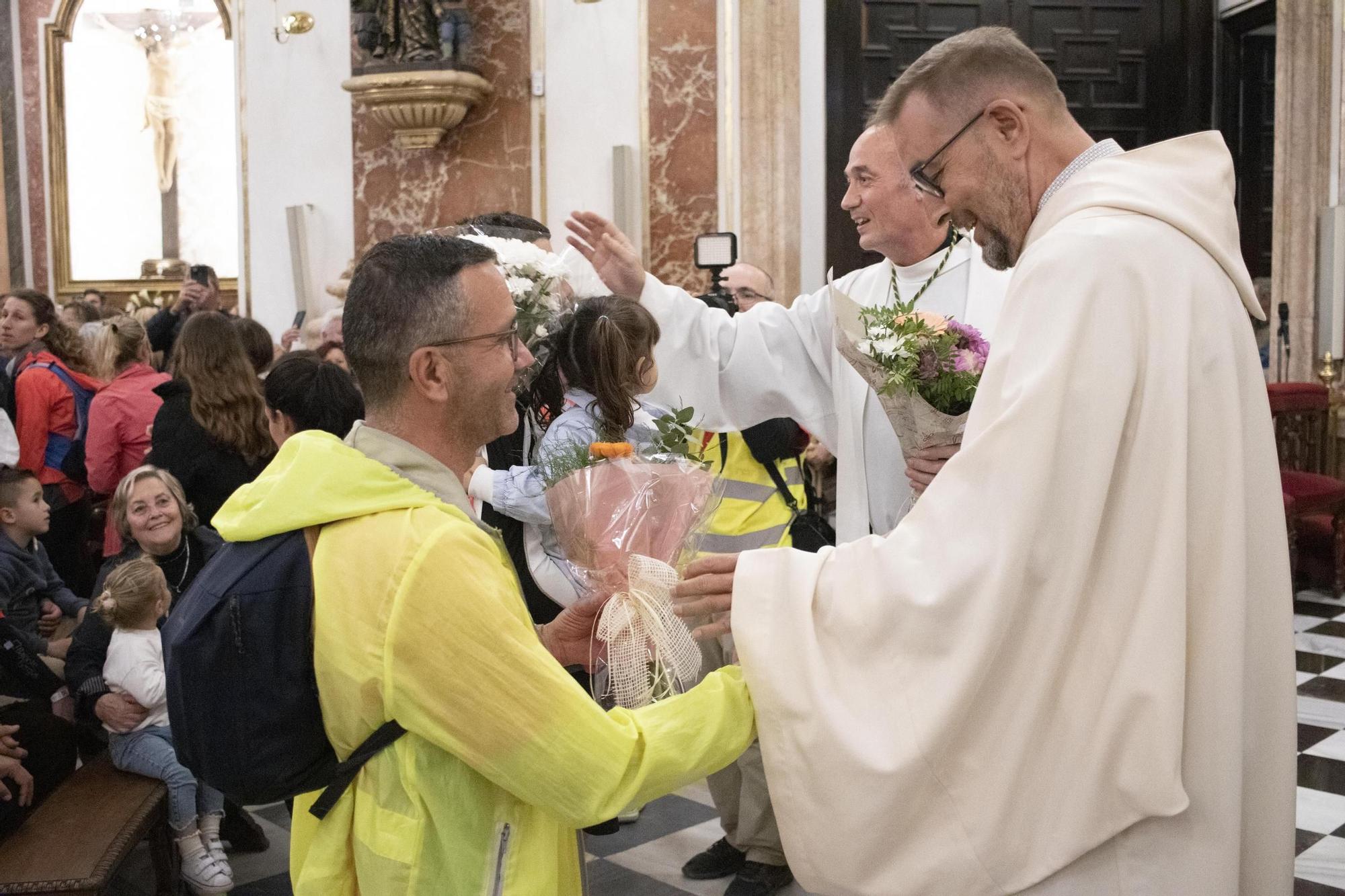 Más de 140 personas peregrinan de Canals a València