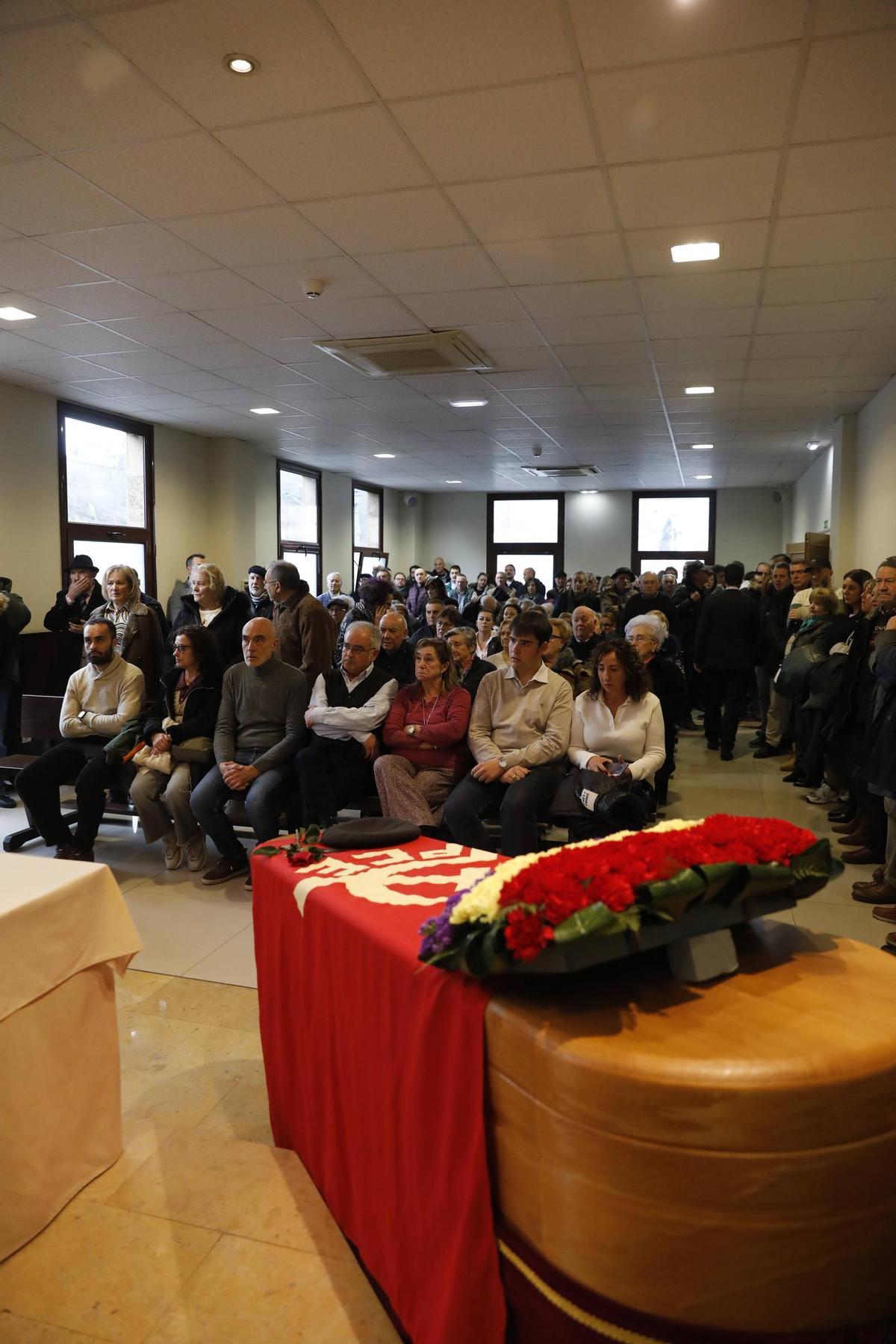 Acto de despedida de Vicente Gutiérrez Solís en el tanatorio de Langreo