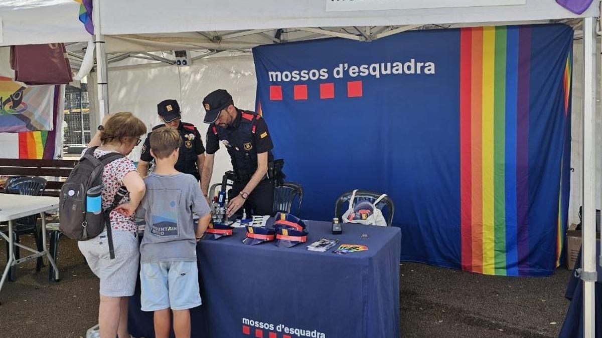 Estand de Mossos por el Pride del año pasado en Barcelona