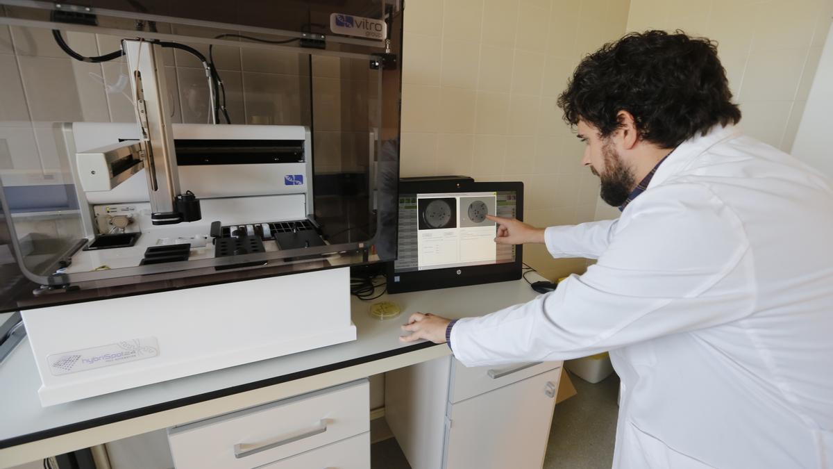 Laboratorio de Microbiologia de Elche, donde se secuencian las muestras