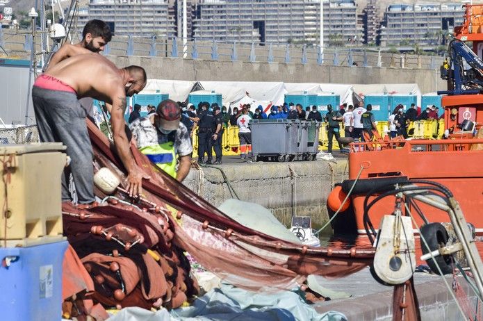 Llegada de inmigrantes al muelle de Arguineguín