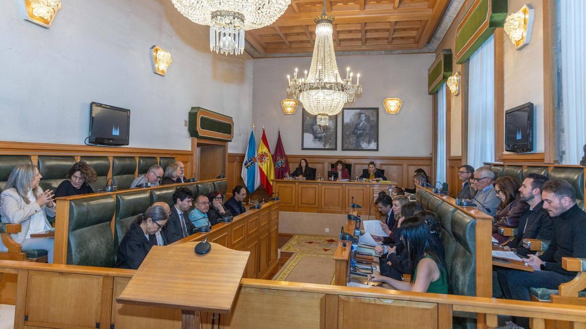 Un pleno reciente del Concello de Santiago celebrado en el Pazo de Raxoi