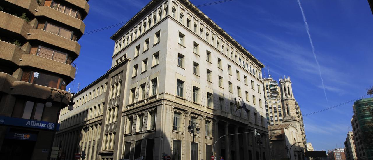 Edificio de Hacienda de la calle Guillem de Castro, ahora cerrado.