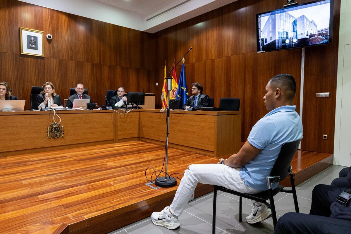 El acusado, Víctor Alfonso Candia Meza, en el juicio celebrado este martes en la Audiencia Provincial de Zaragoza.