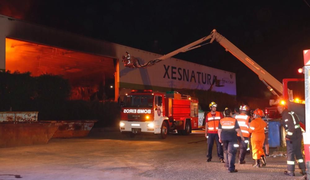 Arde una nave en el polígono de As Gándaras