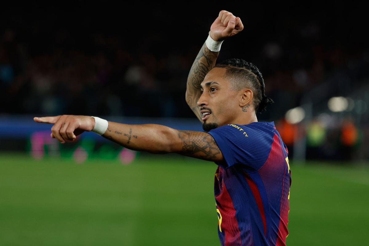 Raphinha tiró del equipo y marcó los dos goles de la victoria