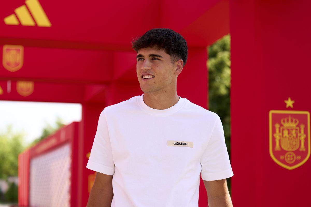 Pau Cubarsí, a su entrada en la Ciudad del Fútbol