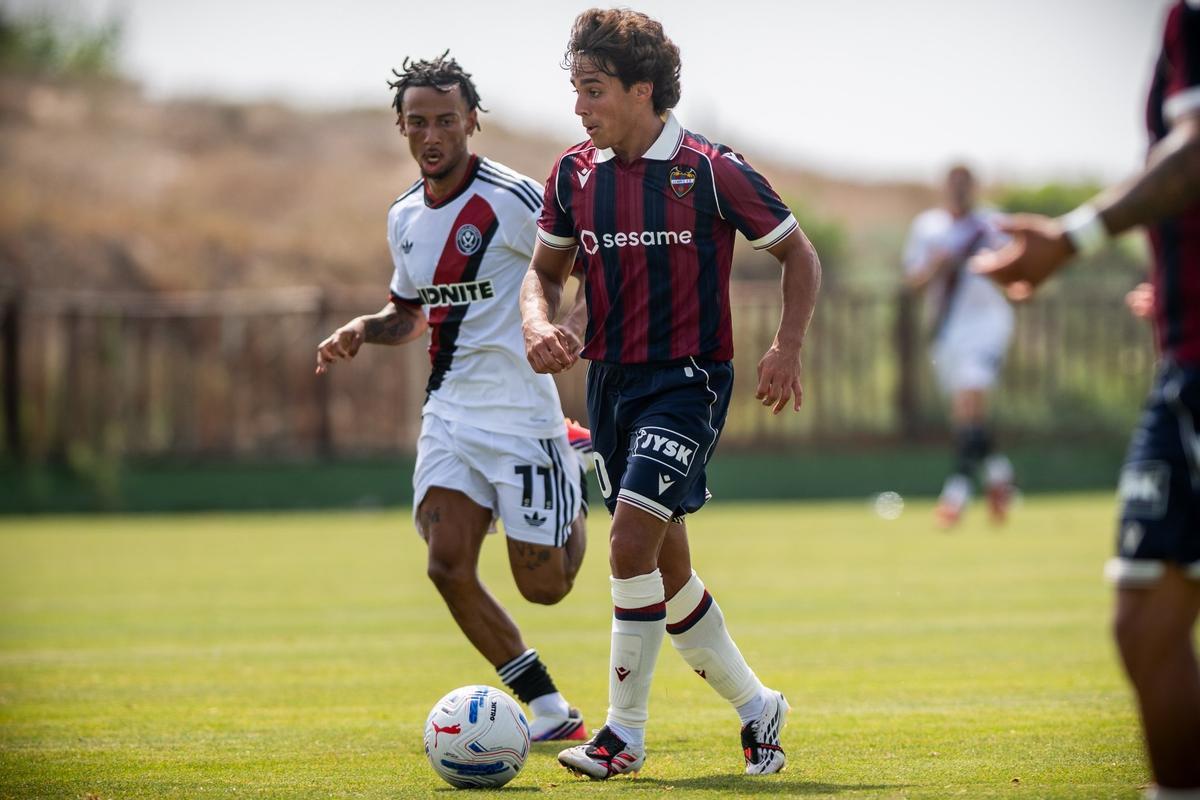 Carlos Álvarez en un amistoso con el Levante UD