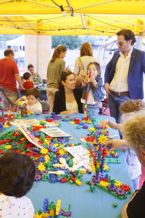 El festival Ludivers omple de jocs la plaça U d''octubre