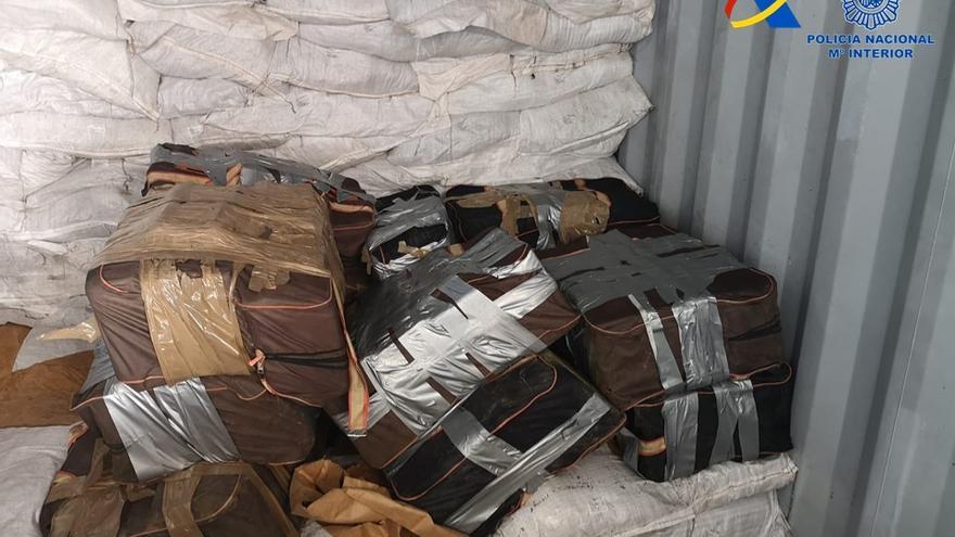 Detenido un empresario de València por traer 750 kilos de cocaína entre piñas