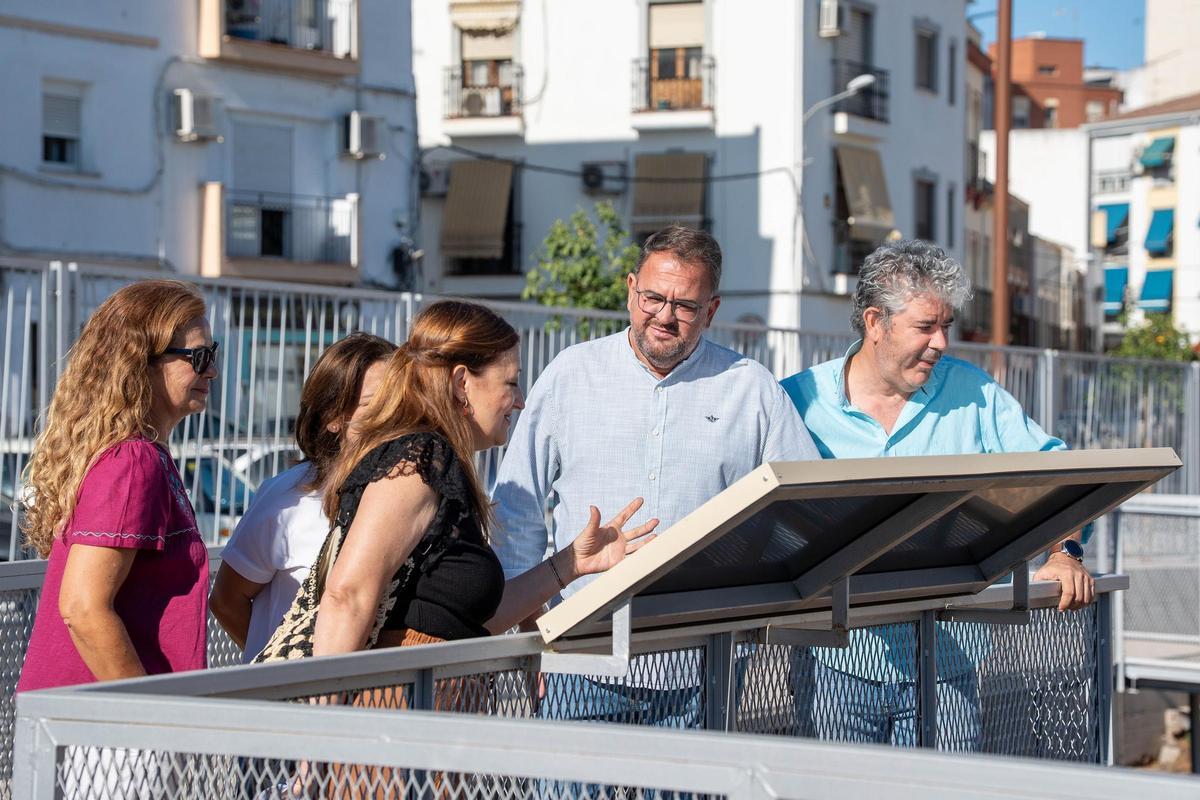 Visita del alcalde al yacimiento de la Ciudad de la Infancia, este jueves.