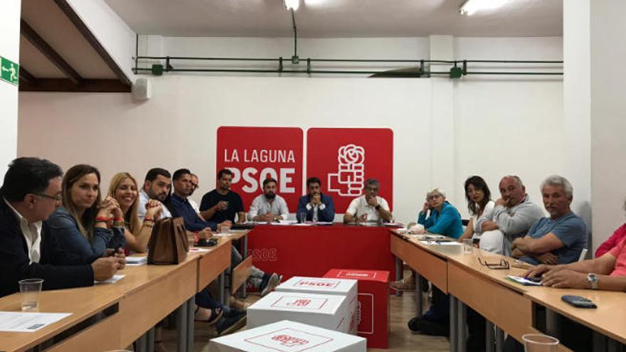 Un momento de la Ejecutiva local del PSOE celebrada en la noche del martes.