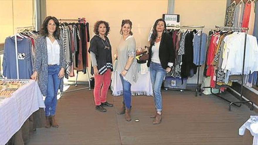Barrilero acoge un mercado de moda y complementos
