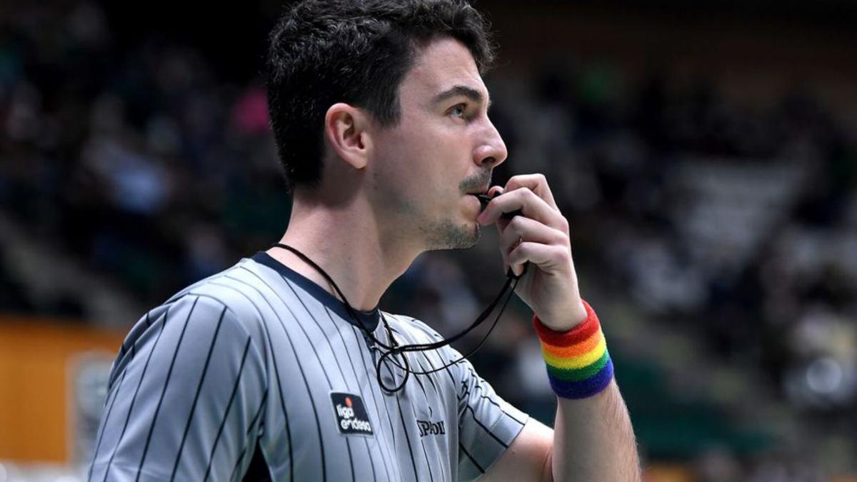 Guiño arbitral al colectivo LGTBI | ACB PHOTO