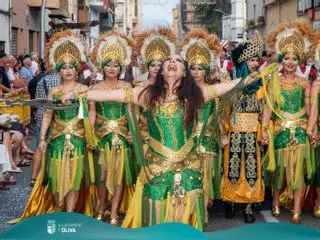 Oliva vive con la máxima pasión las fiestas de Moros i Cristians 2026: Vecinos y turistas disfrutan de la espectacularidad de los actos