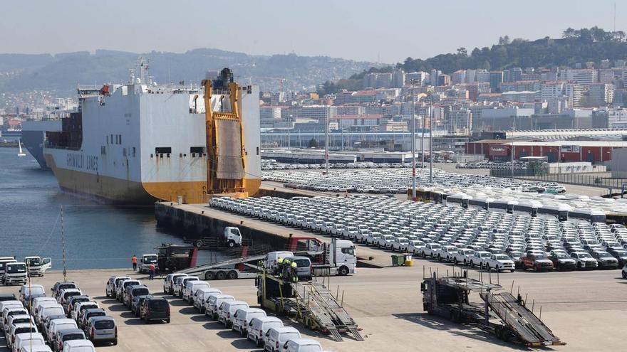 El Puerto de Vigo pega otro acelerón en Bouzas y arrebata a Barcelona el liderato estatal en movimiento de vehículos
