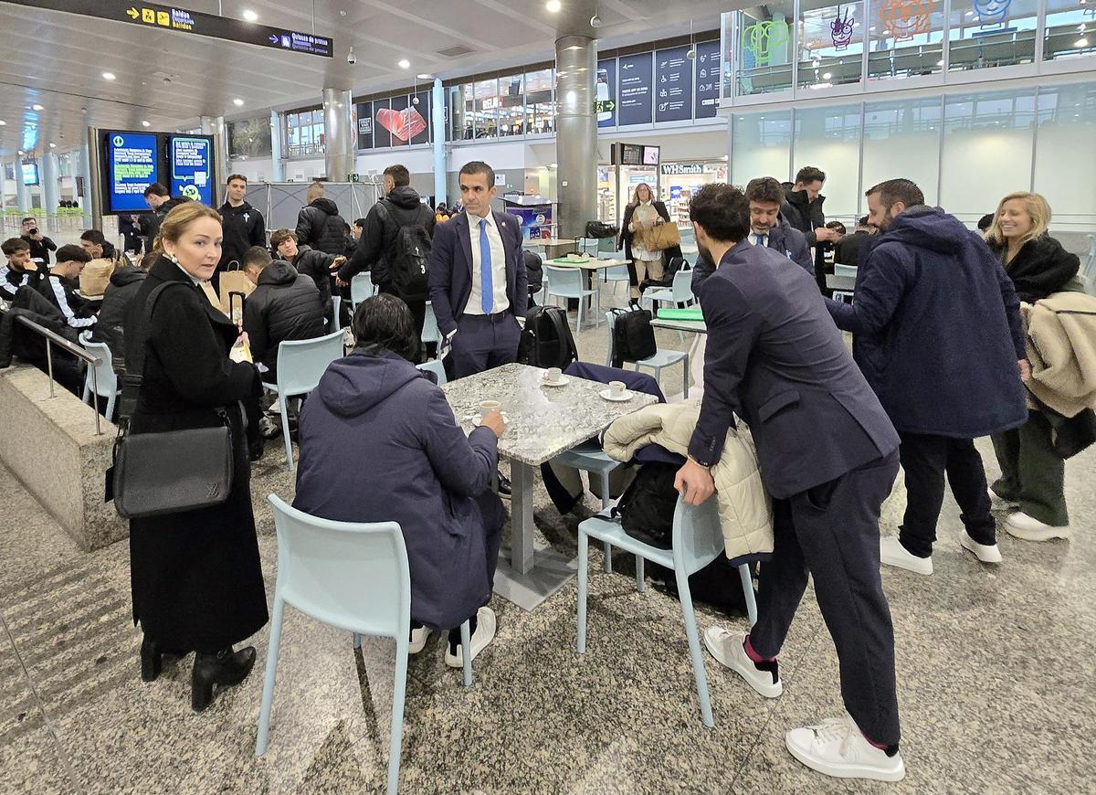 La expedición del Celta pone rumbo a Belgrado desde el aeropuerto de Vigo La expedición del Celta pone rumbo a Belgrado desde el aeropuerto de Vigo