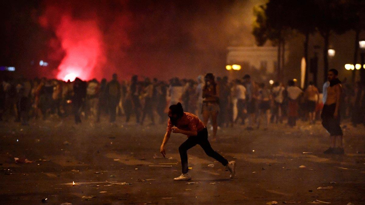 La celebración del Mundial saca a millones de franceses a la calle con algunos altercados en varios puntos.