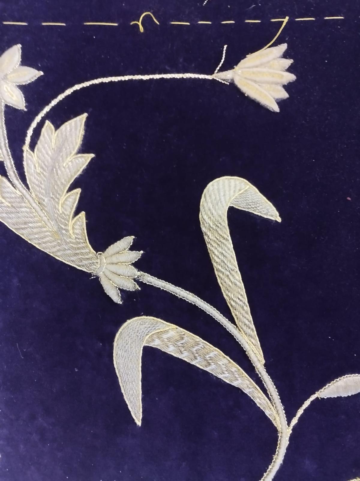Detalle de los bordados del estandarte del Nazareno de Alanís.