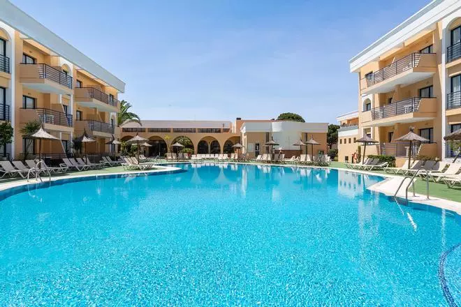 Vacaciones bajo el sol de Cádiz, donde el verano cobra vida: Sol Sancti Petri Apartamentos
