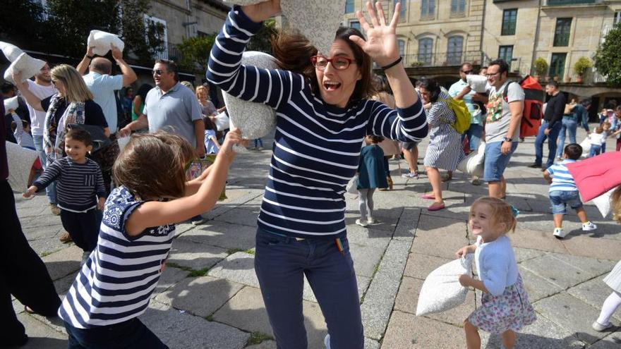 Guerra de almohadas contra papá y mamá en Pontevedra