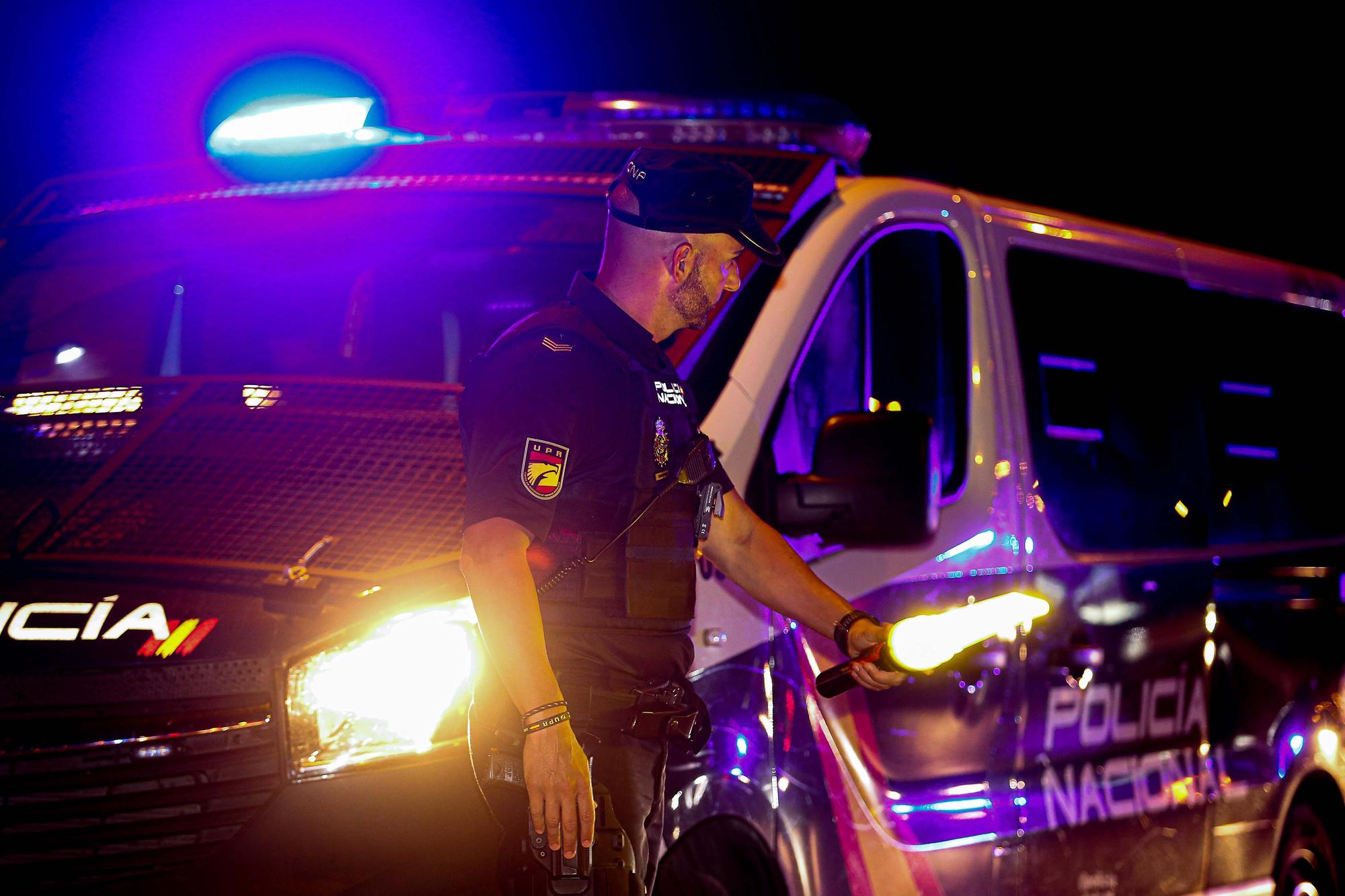 Más policías en Ibiza: en unos días se levantan más de 40 actas por armas peligrosas y drogas