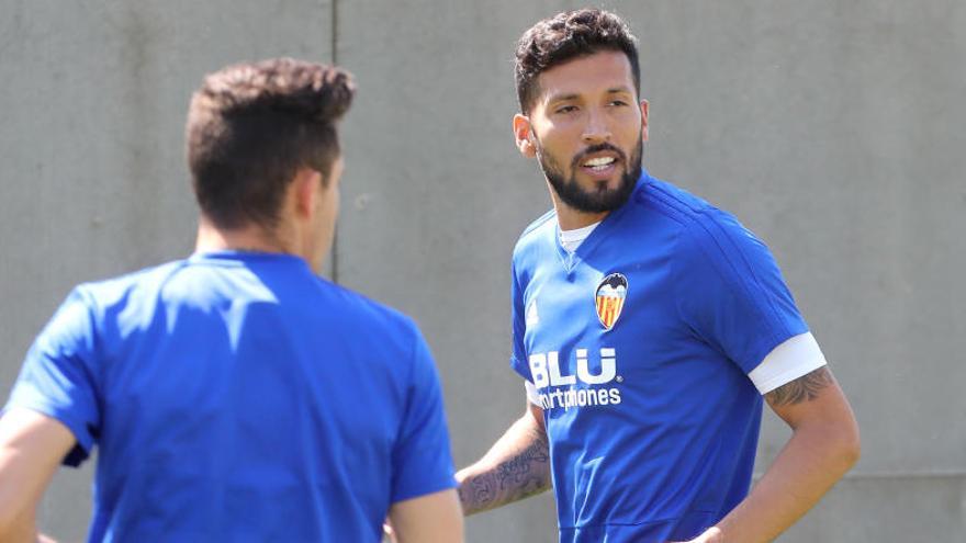 Último día antes de viajar a por la Copa: Garay y Kondogbia