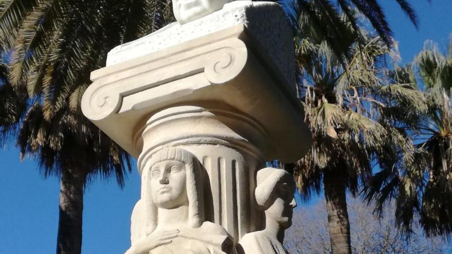 La escultura del historiador de Dénia Roc Chabàs vuelve a los Jardines del Real de València