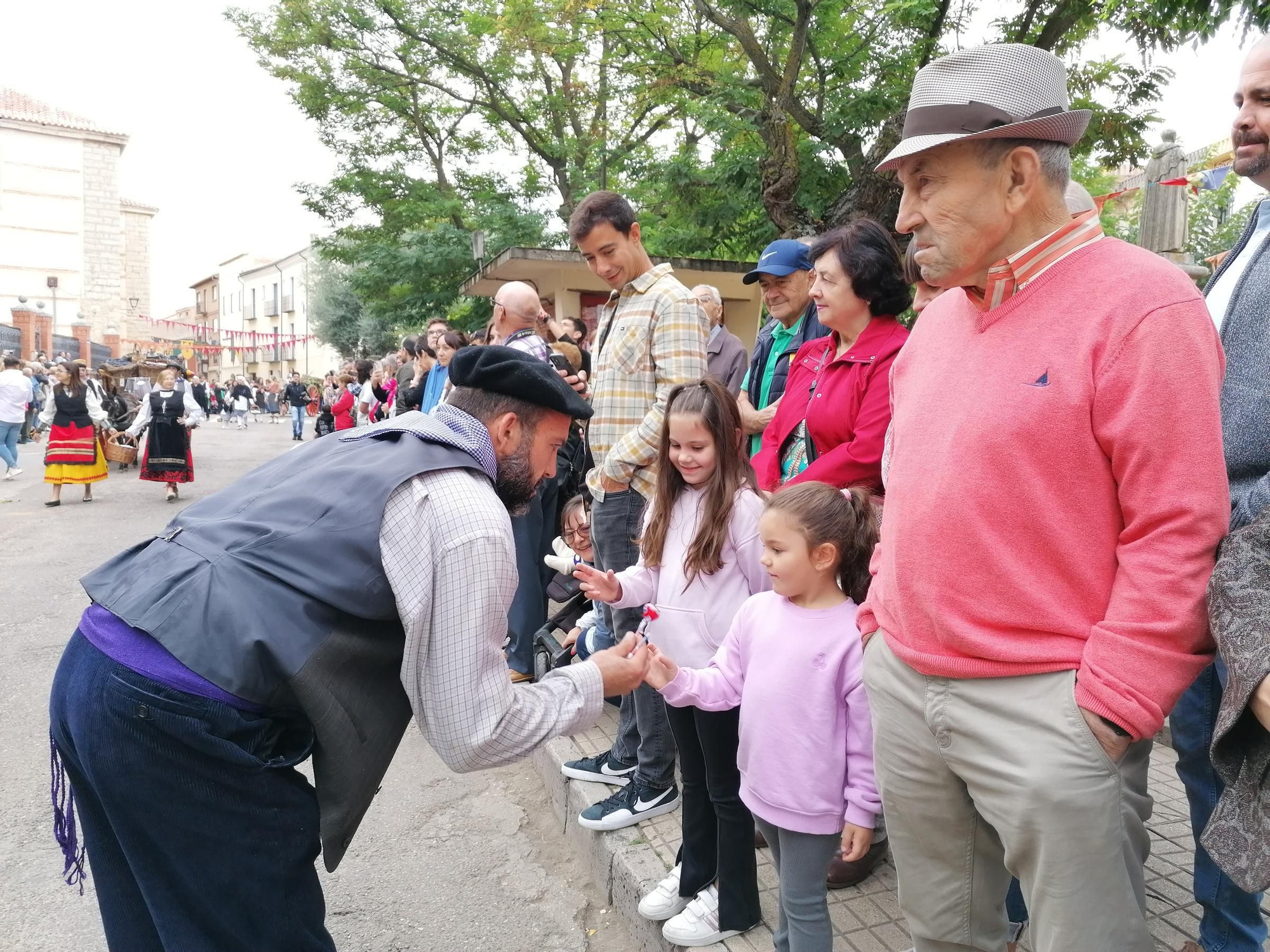 GALERÍA | Toro recrea la vendimia tradicional en el desfile de carros