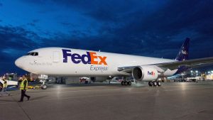 Archivo - Boeing 777 Freighter de FedEx.