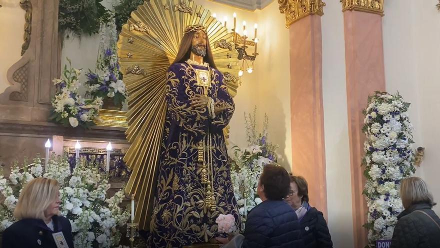 Besapiés al Cristo de Medinaceli en la parroquia de Santa María de Gracia de Cartagena