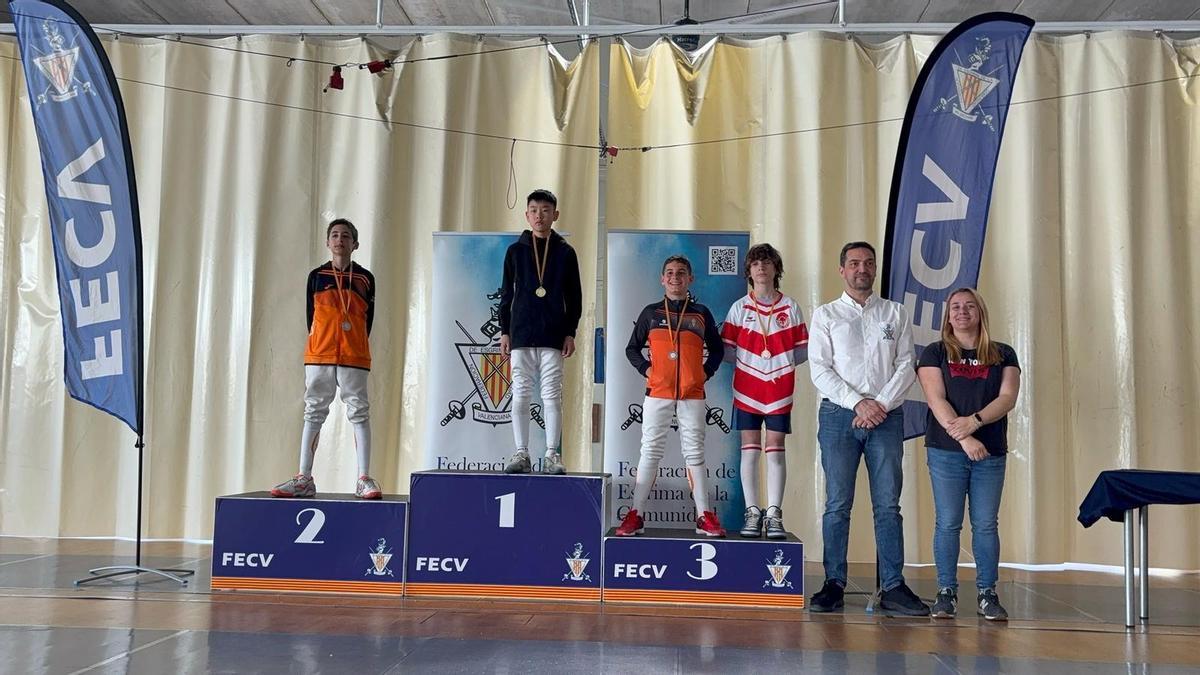 Oro de Miles Tang en la categoría de sable masculino m13