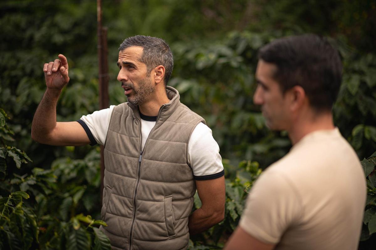 Los hermanos Abreu, productores de café en San Juan de la Rambla