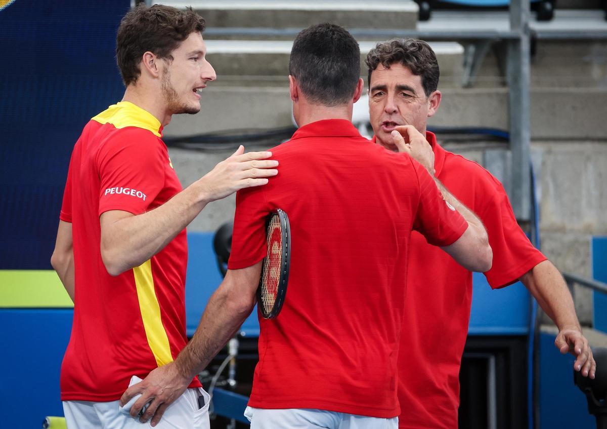 Tomás Carbonell, con Bautista y Carreñom en la ATP Cup in Sydney