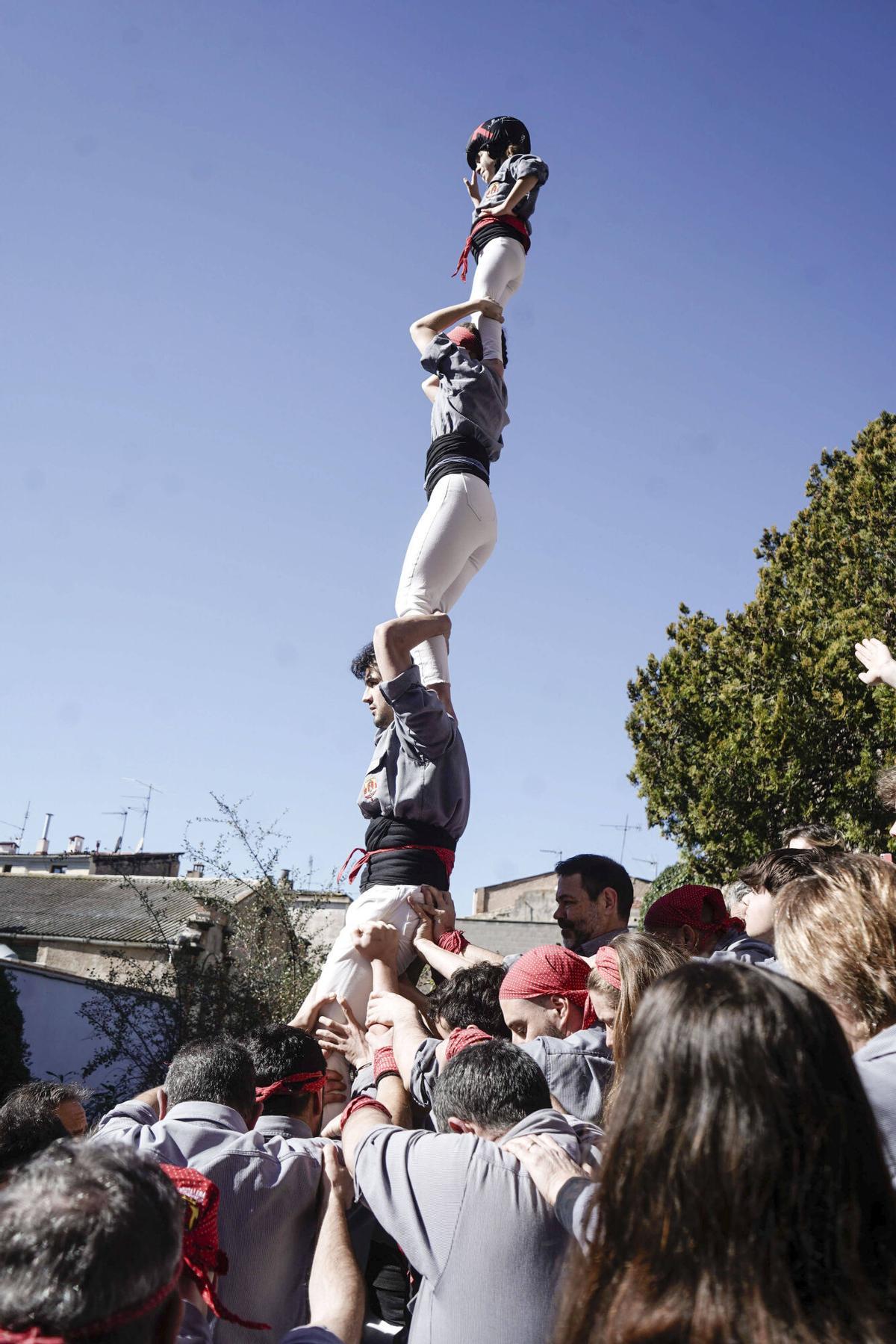 La pujada i baixada del pilar de quatre dels Tirallongues a Manresa