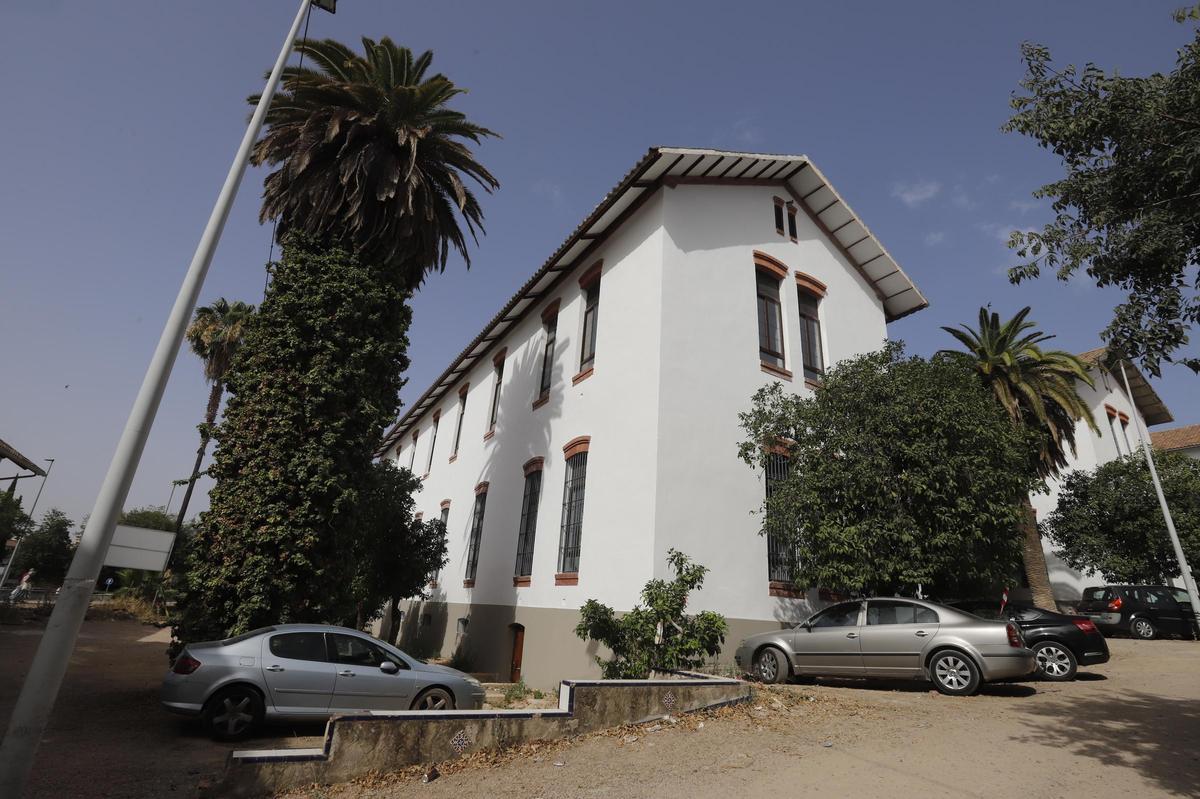 AJGonzález Córdoba Edificio del Centro de emergencia habitacional antiguo Hospital Militar