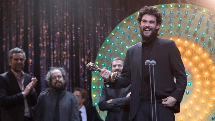 Oliver Laxe recogiendo el premio. // Marta Pérez