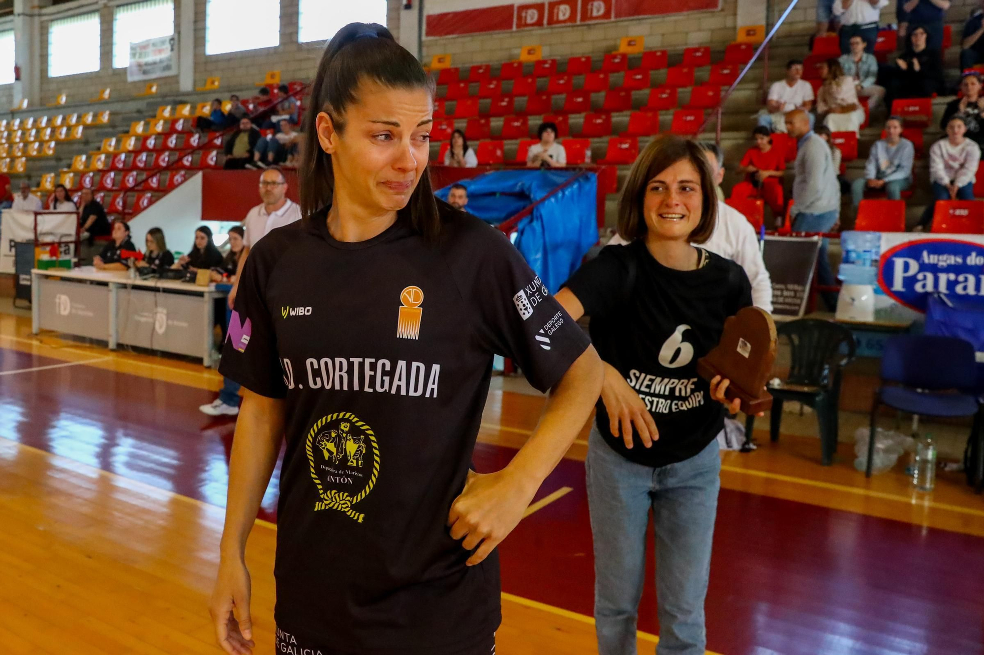 Las imágenes de la emotiva despedida del baloncesto de Sara Gómez