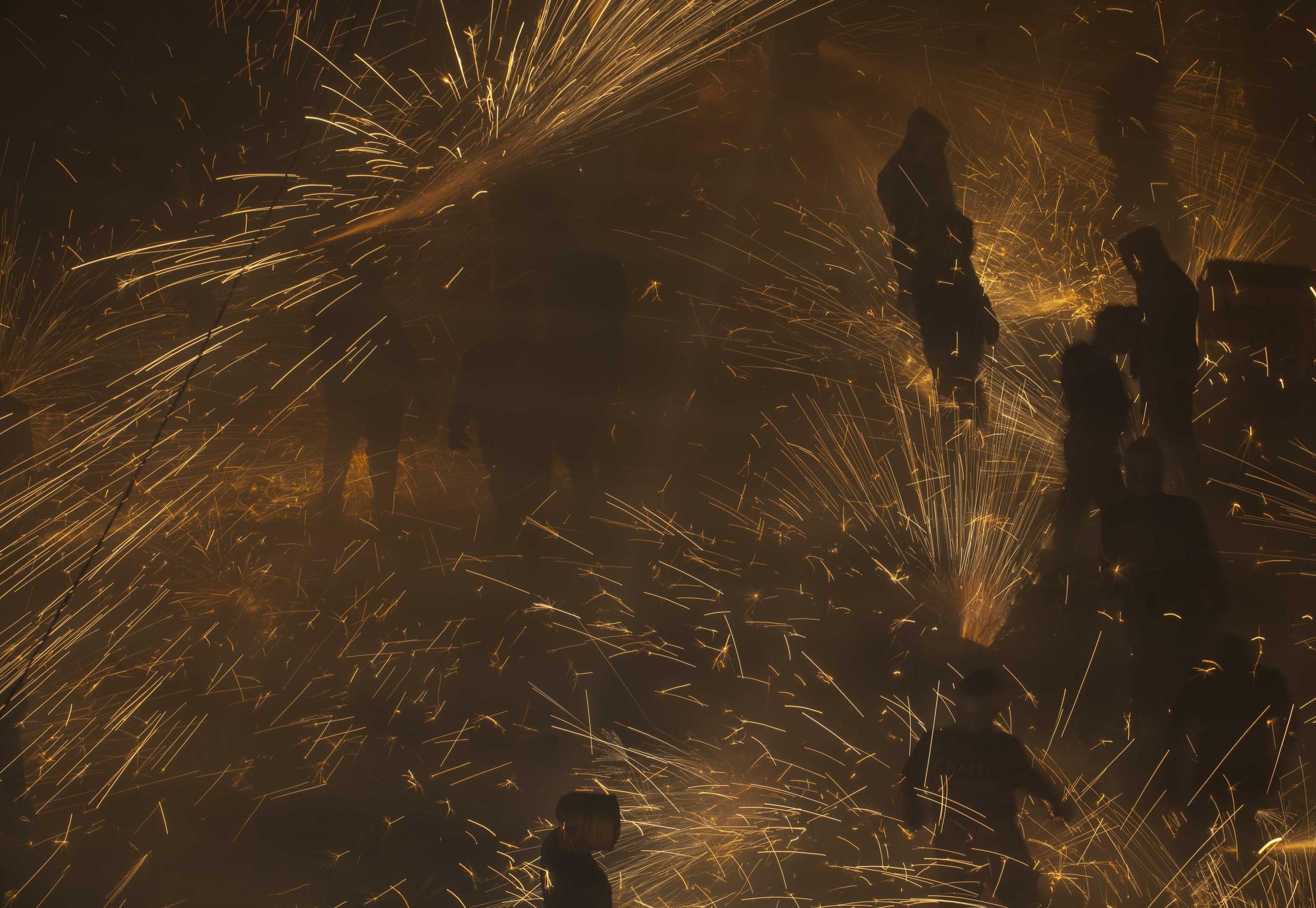 290 tiradores y tiradoras y 70.000 cohetes llenan de fuego la Cordà de Paterna