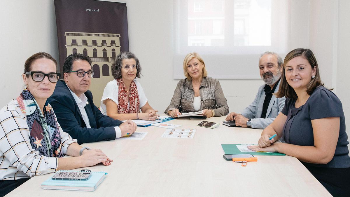 Reunión de cinco áreas municipales con la asociación Acecova.