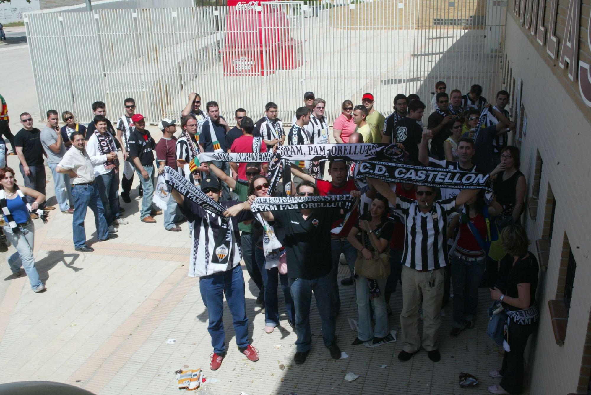 Así fue el multitudinario desplazamiento a Albacete de la afición del Castellón en 2006