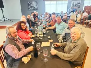 Buena comida y gran ambiente en la primera Festa da Caza de Trazo