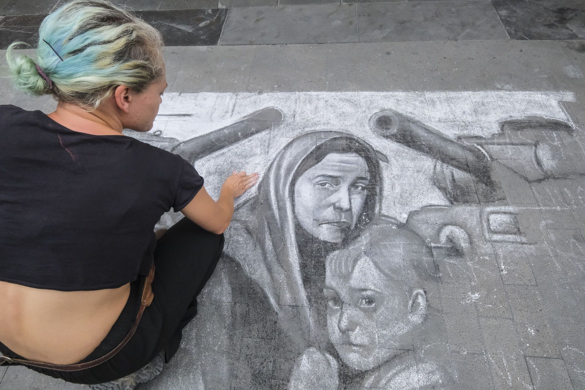 FOTOS LAS PALMAS DE GRAN CANARIA | La artista Bianca Milacic dibuja ...