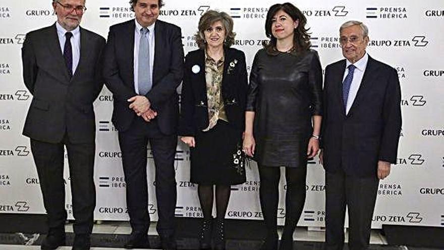 D&#039;esquerra a dreta, Eduardo Costas, Alejandro Sopeña, María Luisa Carcedo, Irene Lanzaco i Luis Pablo Rodríguez, ahir a Madrid.